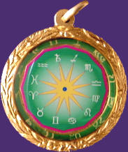 M�daille du zodiaque centr� par le soleil